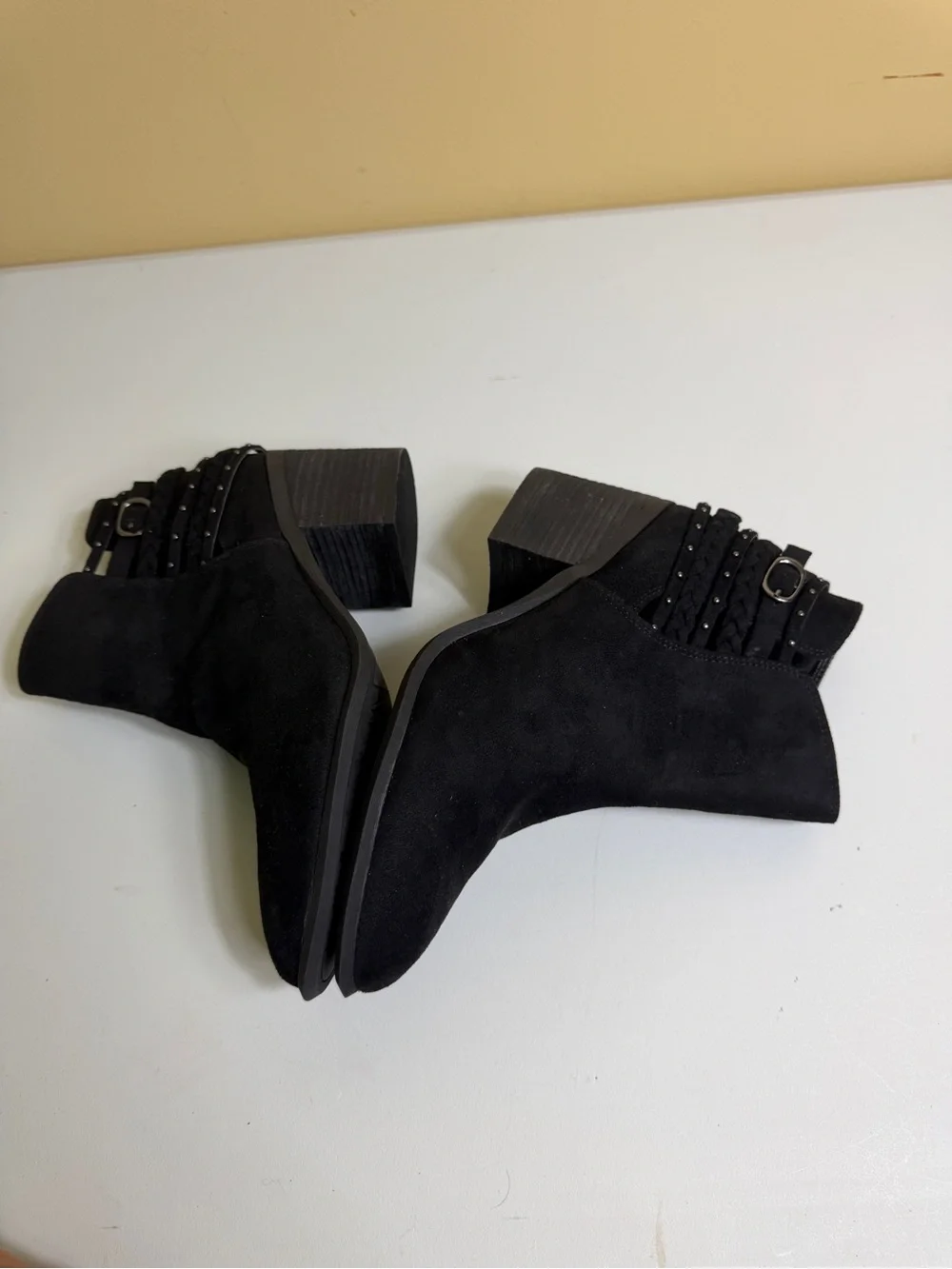 NWT Carlos Santana Ashby Black Faux Suede Studded Strappy Ankle Boots 10